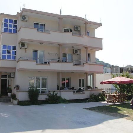 Apartment Family Ulcinj Bagian luar foto