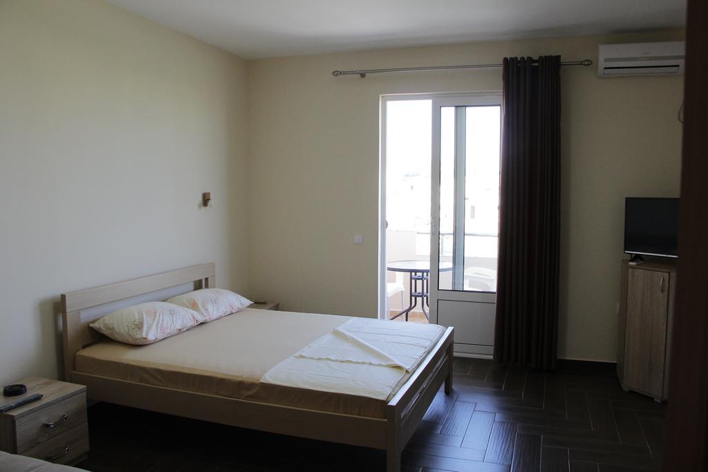 Apartment Family Ulcinj Bagian luar foto