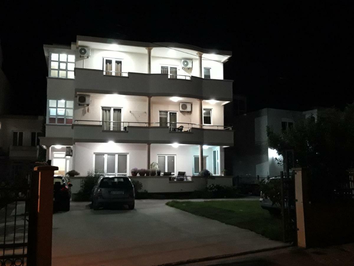 Apartment Family Ulcinj Bagian luar foto